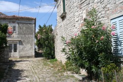 Osor. Старая улочка