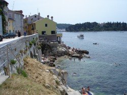 Пляжики под городскими стенами