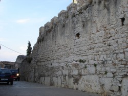 Врсар. Старая крепостная стена