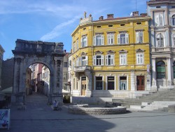 В начале улицы Sergijevaća