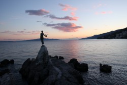 Символ Опатии - девушка с чайкой 2