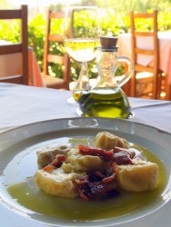 Мясо, овощи и оливковое масло