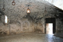 Вход в Каштел