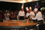 Бузет. Готовят омлет из 2010 яиц