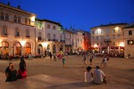 Пула. Площадь Форум. Вечер